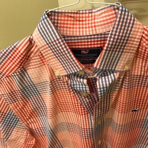 Vineyard Vines Men’s button down shirt